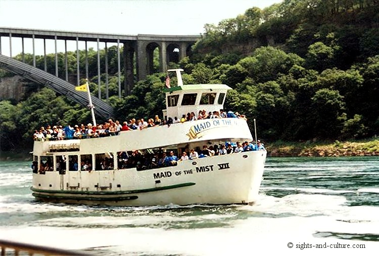 Niagara Falls - Canadian boat under the Rainbow Bridge