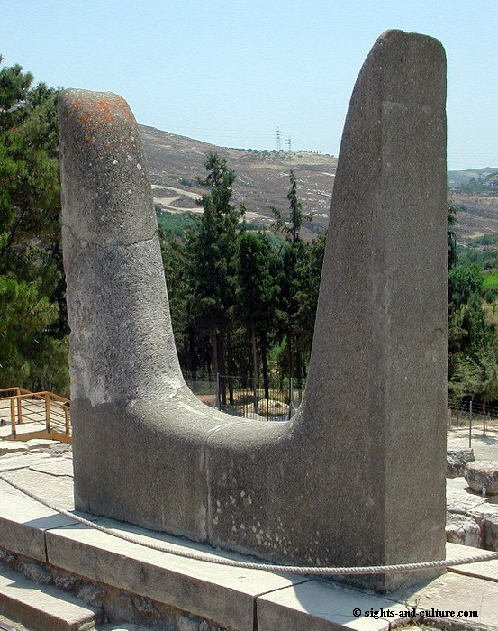 Knossos, palace of king Minos  - holy cult horns