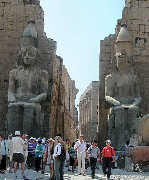 Temple of Luxor statues of Ramses II at the pylon
