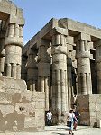 Tempel von Luxor Hypostylehalle mit Papyrus-Säulen