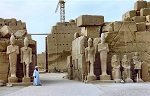 temole of Karnak - statues