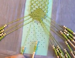 making bobbin lace 1