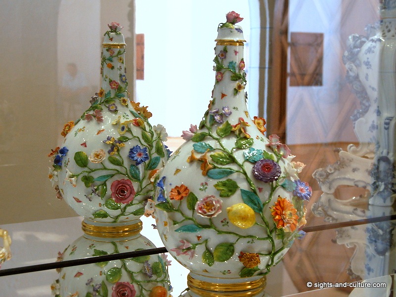 Meissen porcelain Vase with flower applications