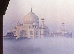 Taj Mahal, another day at the banks of the Jamuna (photo: Delhi, Agra & Jaipur ISBN 81-7437-064-1)