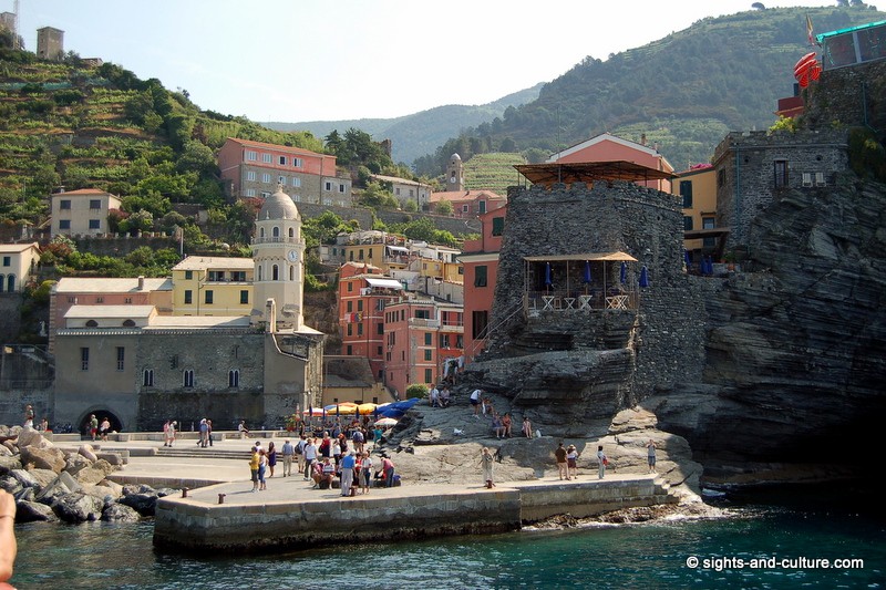 Cinque Terre,  Vernazza - 
harbour with church of Santa Margherita