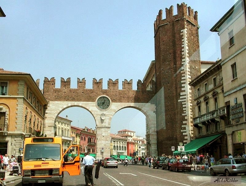 Sightseeing - Verona city gate