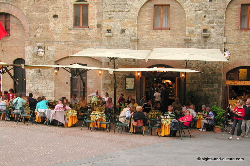 San Gimignano piazza della cicsterna - restaurant