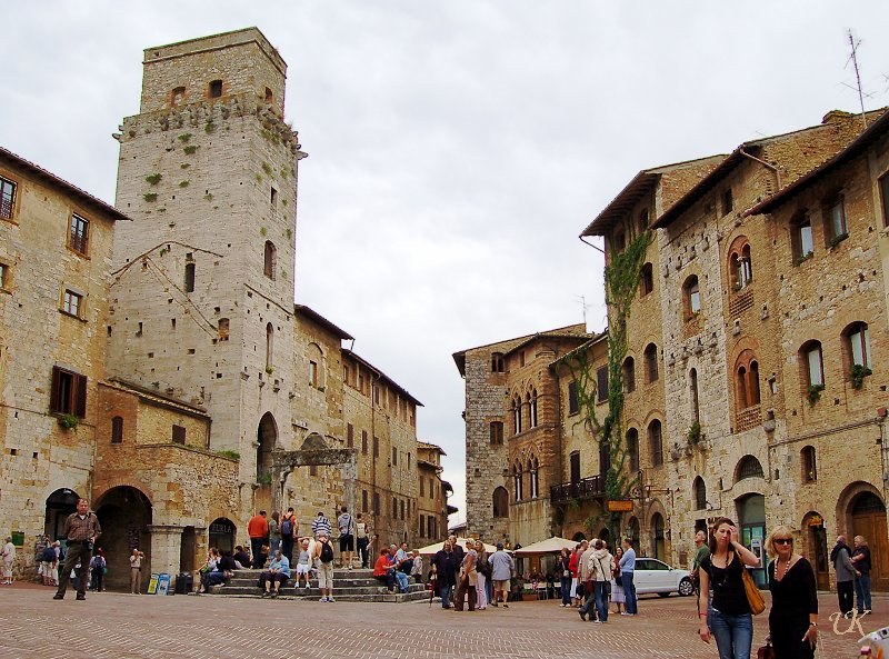 San Gimignano Historic Centre Piazza Della Cisterna