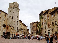 San Gimignano historisches Zentrum - Piazza della Cisterna