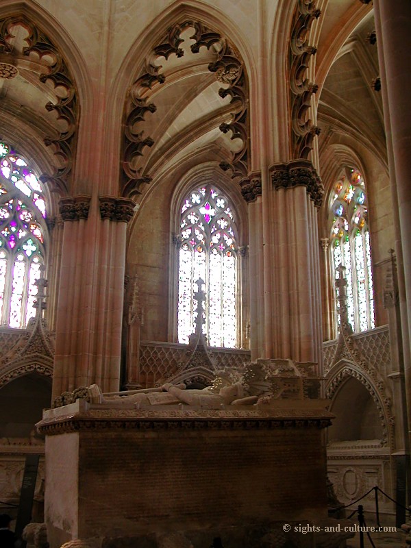 Batalha Monastery Santa Maria da Vitoria, Chapel with tomb