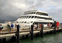 Greta Barrier Reef - pontoon at outer Reef