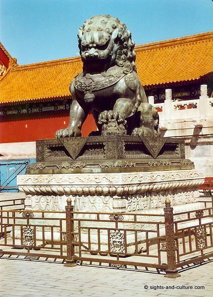 forbidden city - guarding lion