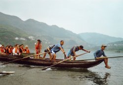 Bootsfahrt mit den Tujia auf dem Shennong Fluß