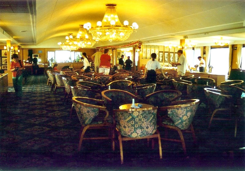 cruise ship Yangtze Pearl - club