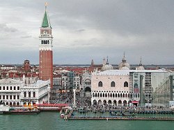 Blick zum Markusplatz mit Mnzsttte, Campanile, Markusdom, Dogenpalast