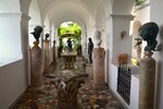 Anacapri Villa San Michele, Loggia with Statues