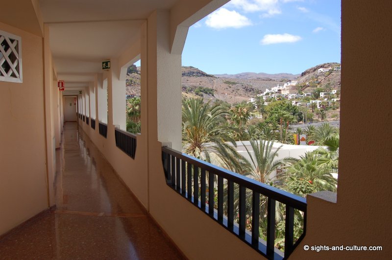 San Agustin IFA Beach hotel corridor
