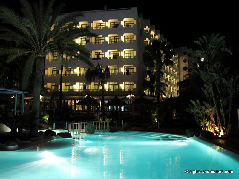 San Agustin IFA Beach hotel by night